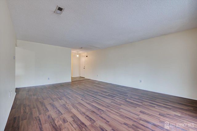 707 Edison Glen Terrace, Edison, NJ 08837