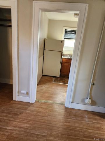 7542 Orchard Avenue, Warren, MI 48091