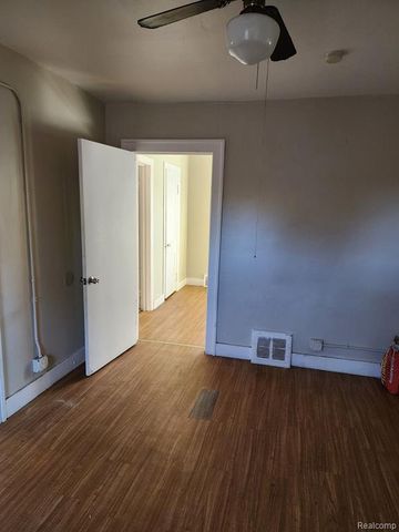 7542 Orchard Avenue, Warren, MI 48091