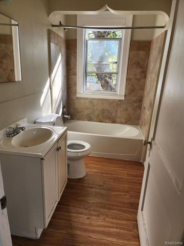 7542 Orchard Avenue, Warren, MI 48091