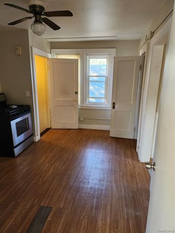 7542 Orchard Avenue, Warren, MI 48091