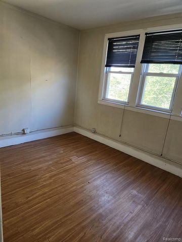 7542 Orchard Avenue, Warren, MI 48091