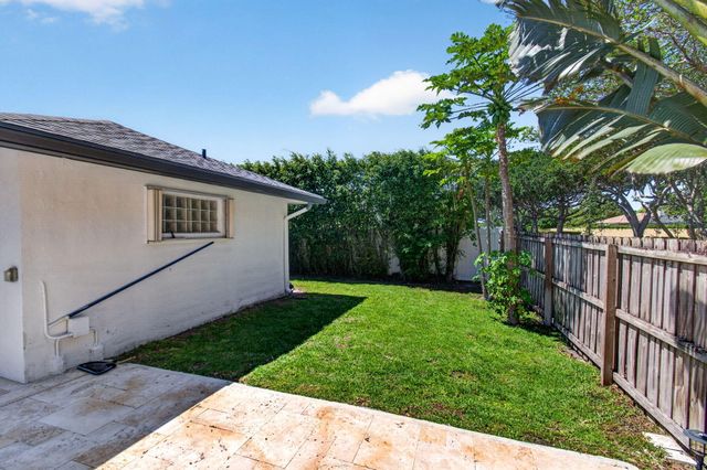 17634 Lake Park Road, Boca Raton, FL 33487