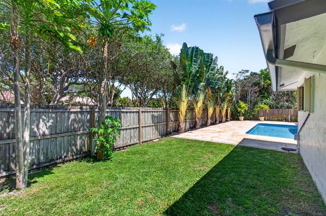 17634 Lake Park Road, Boca Raton, FL 33487