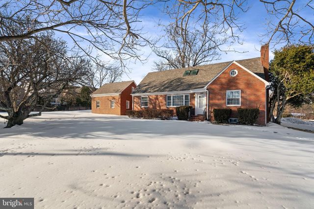 1688 CHAIN BRIDGE RD, Mclean, VA 22101