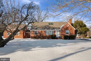 1688 CHAIN BRIDGE RD, Mclean, VA 22101