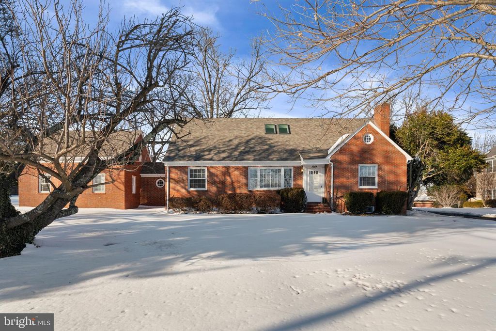 1688 CHAIN BRIDGE RD, Mclean, VA 22101