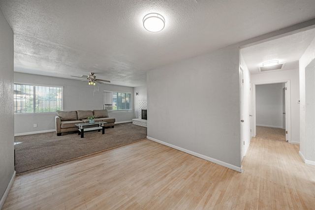 2827 N Barton Avenue, Fresno, CA 93703