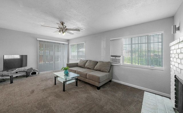2827 N Barton Avenue, Fresno, CA 93703