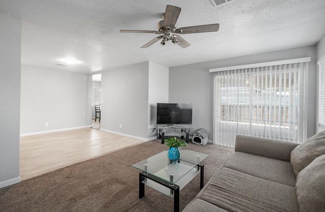 2827 N Barton Avenue, Fresno, CA 93703
