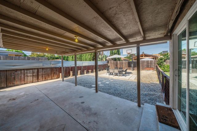 2827 N Barton Avenue, Fresno, CA 93703
