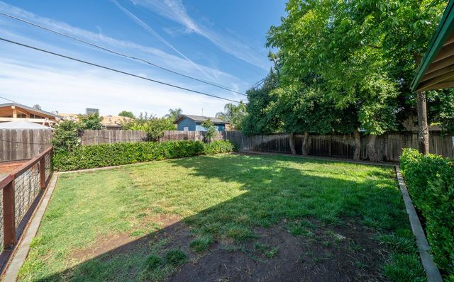 2827 N Barton Avenue, Fresno, CA 93703