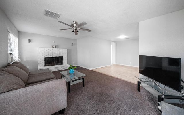 2827 N Barton Avenue, Fresno, CA 93703