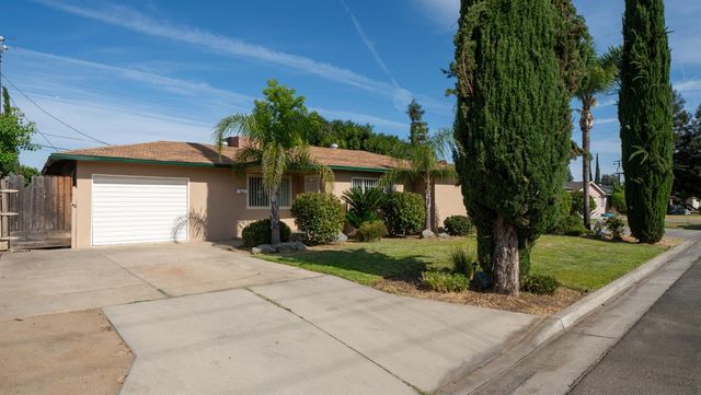 2827 N Barton Avenue, Fresno, CA 93703