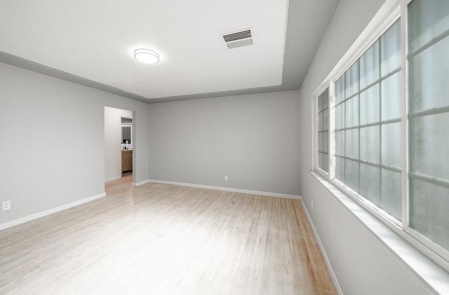 2827 N Barton Avenue, Fresno, CA 93703