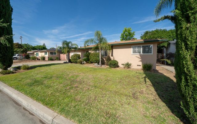 2827 N Barton Avenue, Fresno, CA 93703