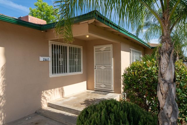 2827 N Barton Avenue, Fresno, CA 93703