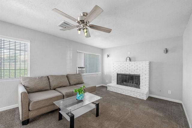 2827 N Barton Avenue, Fresno, CA 93703