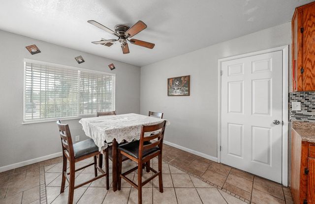 2827 N Barton Avenue, Fresno, CA 93703