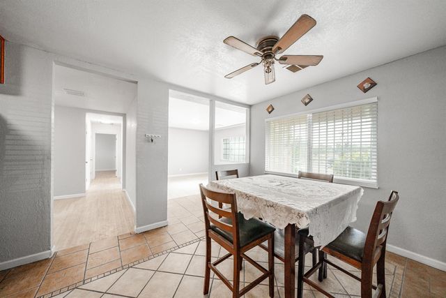 2827 N Barton Avenue, Fresno, CA 93703