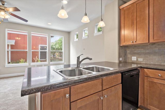 1601 Miriam Ave 202, Austin, TX 78702