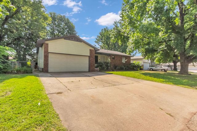 1809 S Birch Avenue, Broken Arrow, OK 74012