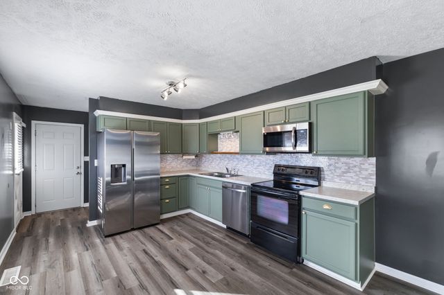 230 Parkview Drive, Whiteland, IN 46184