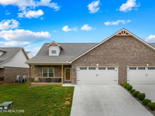 3014 Villas Creekside Drive, Dandridge, TN 37725