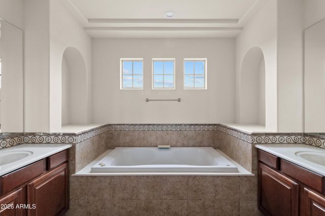 3724 E Robin Lane, Phoenix, AZ 85050