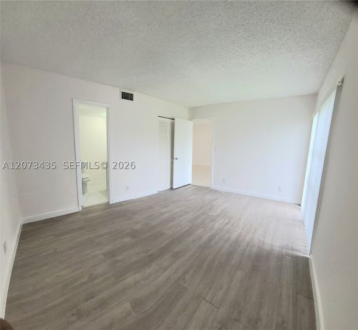 8620 N Sherman Cir 306, Miramar, FL 33025