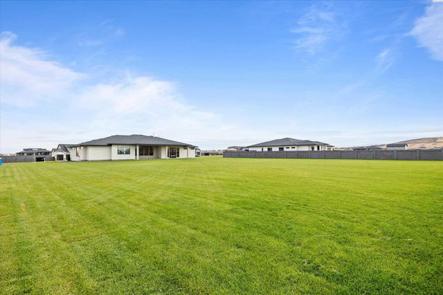 7208 Ambrosia Street, Kennewick, WA 99338