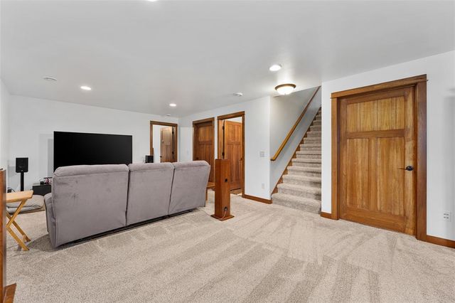 6860 Willow Creek Road, Eau Claire, WI 54701