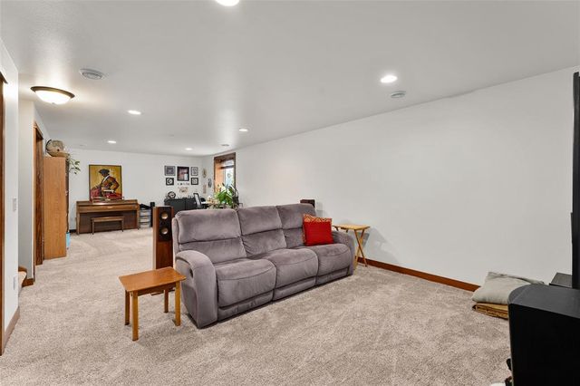 6860 Willow Creek Road, Eau Claire, WI 54701