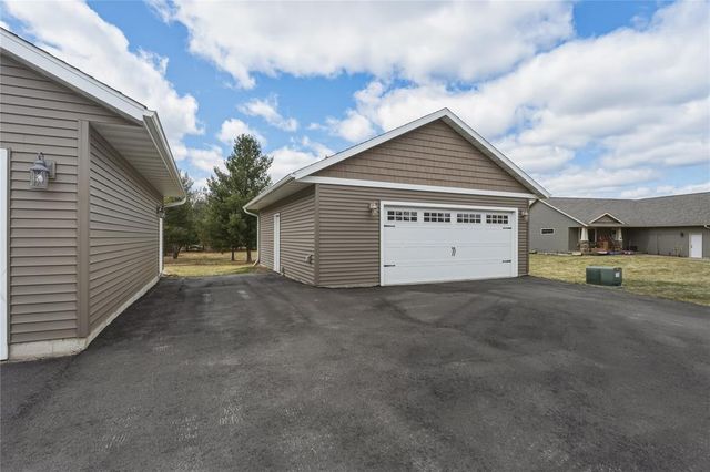 6860 Willow Creek Road, Eau Claire, WI 54701
