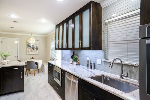 1938 Kensington Drive, Carrollton, TX 75007