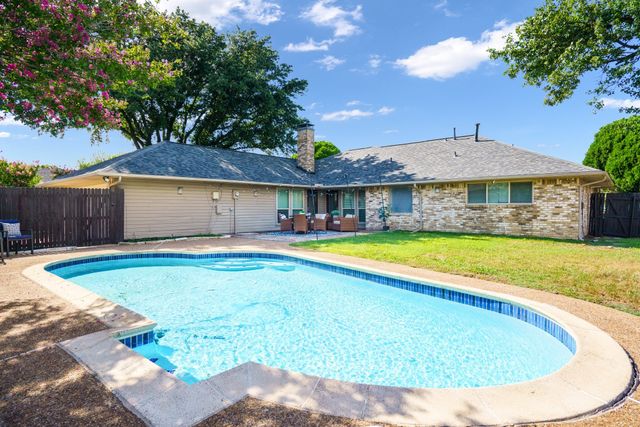 1938 Kensington Drive, Carrollton, TX 75007