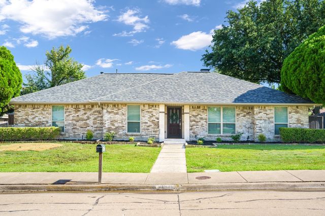1938 Kensington Drive, Carrollton, TX 75007