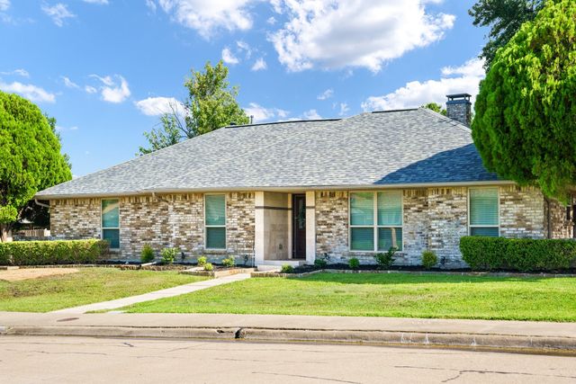 1938 Kensington Drive, Carrollton, TX 75007