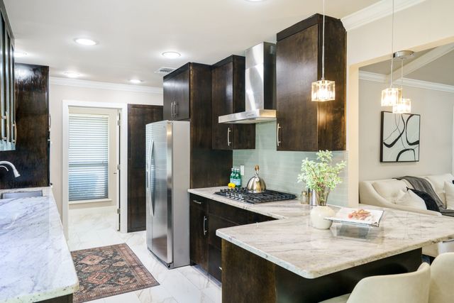 1938 Kensington Drive, Carrollton, TX 75007