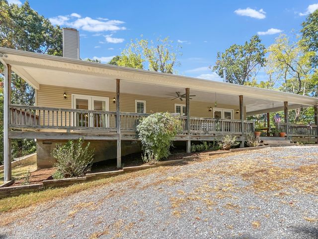 411 Hardbarger RD, Buchanan, VA 24066