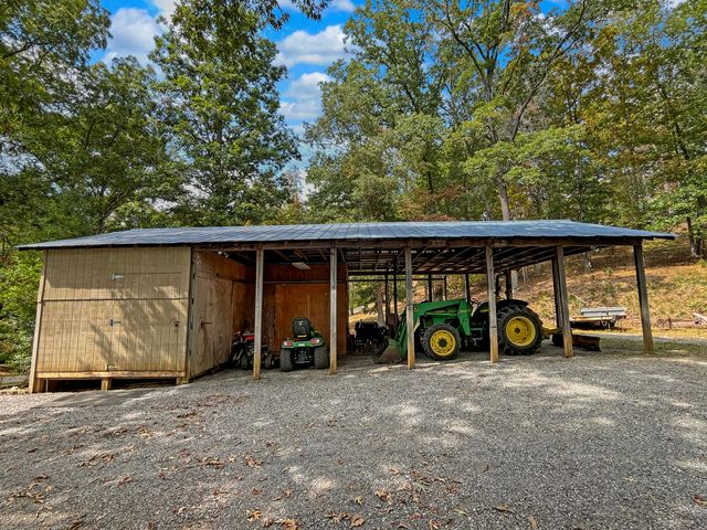 411 Hardbarger RD, Buchanan, VA 24066