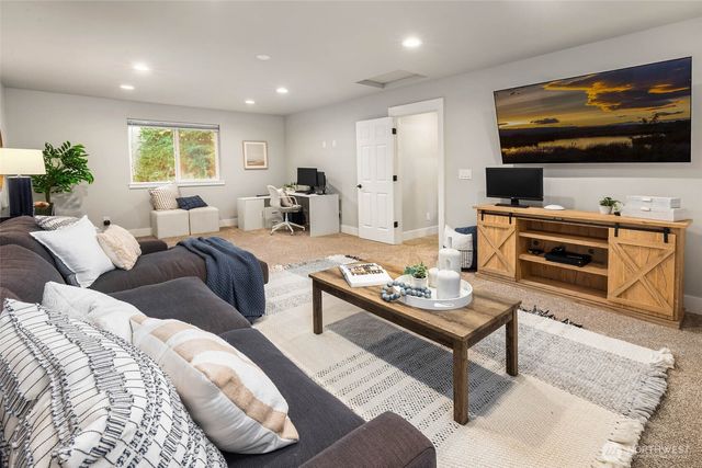 12915 212th Street SE, Snohomish, WA 98296