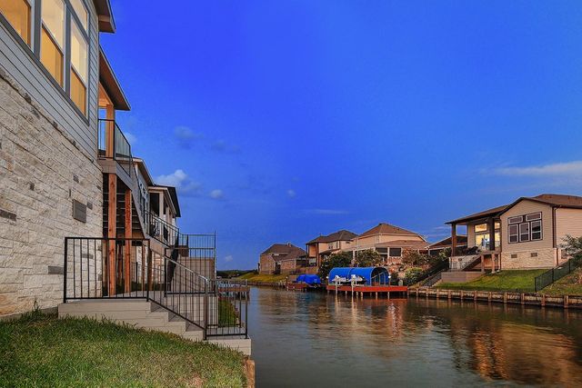 11021 N Lake Mist Lane, Willis, TX 77318