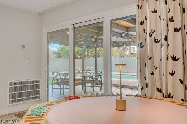 808 East Saint Louis Avenue, Las Vegas, NV 89104