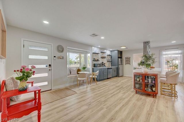 808 East Saint Louis Avenue, Las Vegas, NV 89104