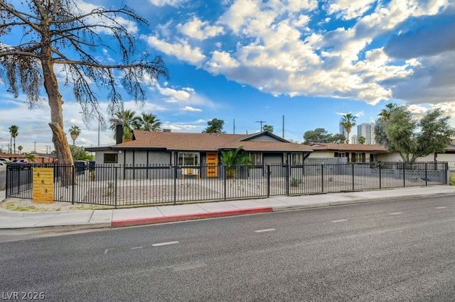 808 East Saint Louis Avenue, Las Vegas, NV 89104