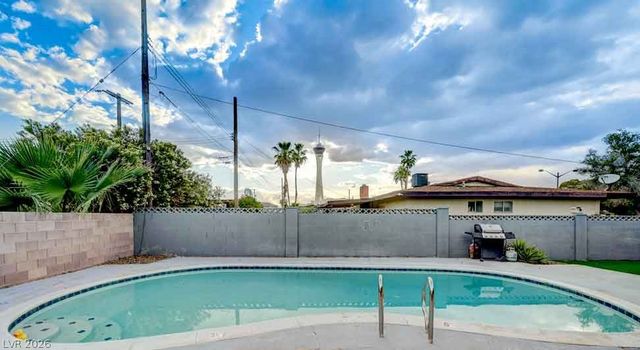 808 East Saint Louis Avenue, Las Vegas, NV 89104