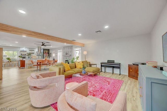 808 East Saint Louis Avenue, Las Vegas, NV 89104