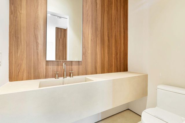 200 Arkona Court 2501 Ph-G, West Palm Beach, FL 33401