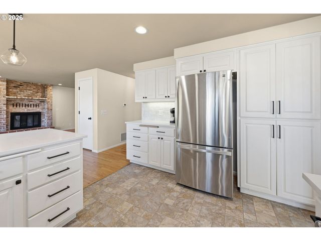 2536 15TH St, Springfield, OR 97477